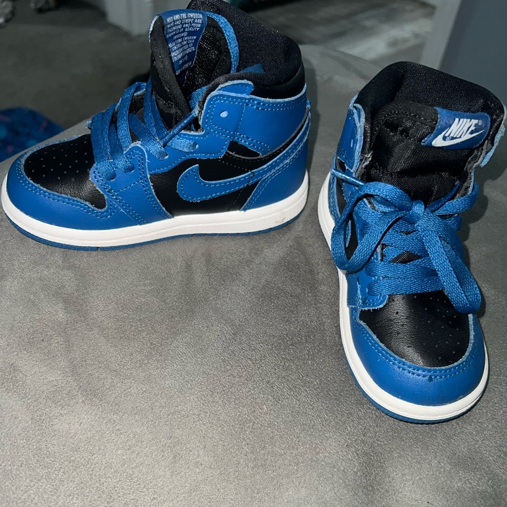 8c black and blue Nike